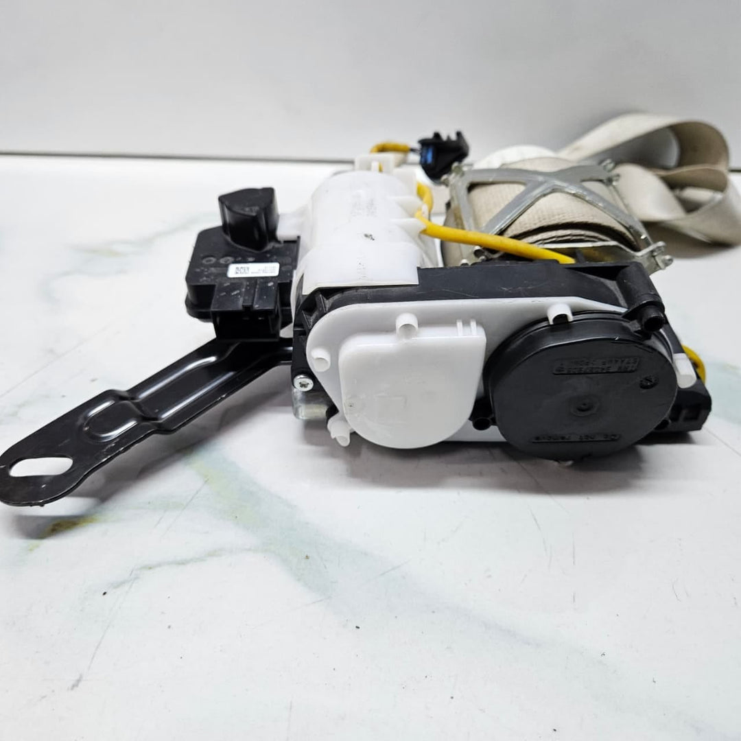 2016-2019 BMW 7 Series G11 G12 740i Upper Front Seat Belt Right 7402424