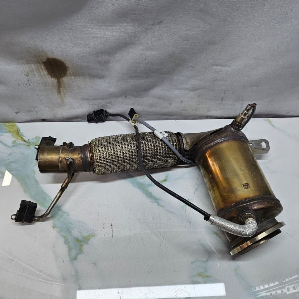 OEM BMW F56, F57, F40 B38 Catalytic Converter 8616198