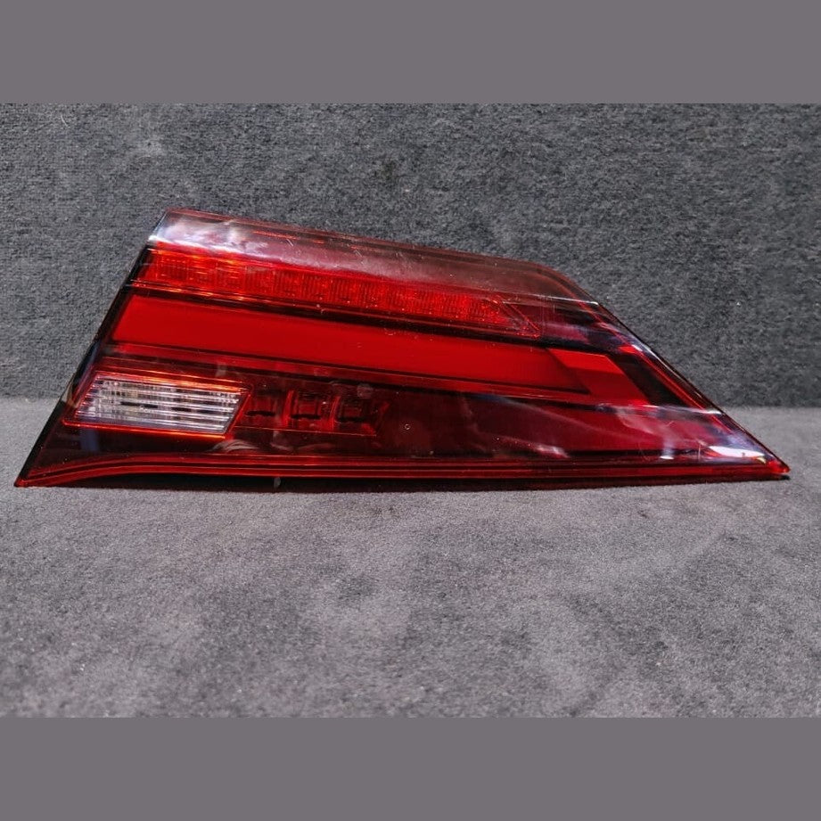 BMW  F40 SERIES  1 SERIES F40 Rear light in trunk lid, right  7450652