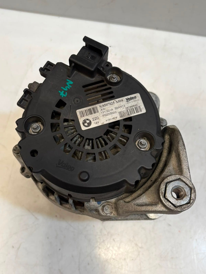 2011-2017 BMW 5 Series X3 F10 F11 F25 N47D20C Alternator 8507625 OEM