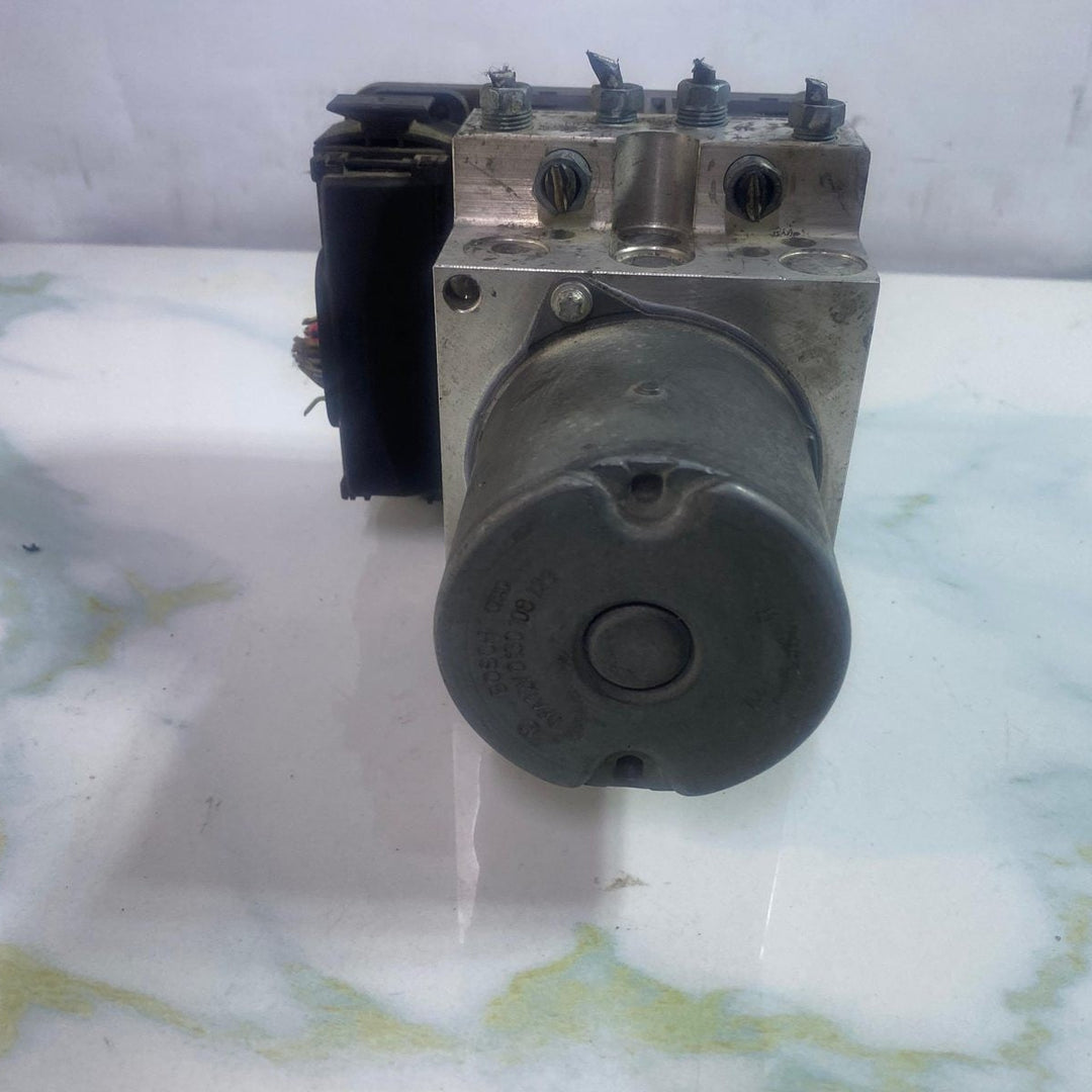 2007-2014 BMW X5 ABS DSC Hydraulic Pump Control Module 6854702