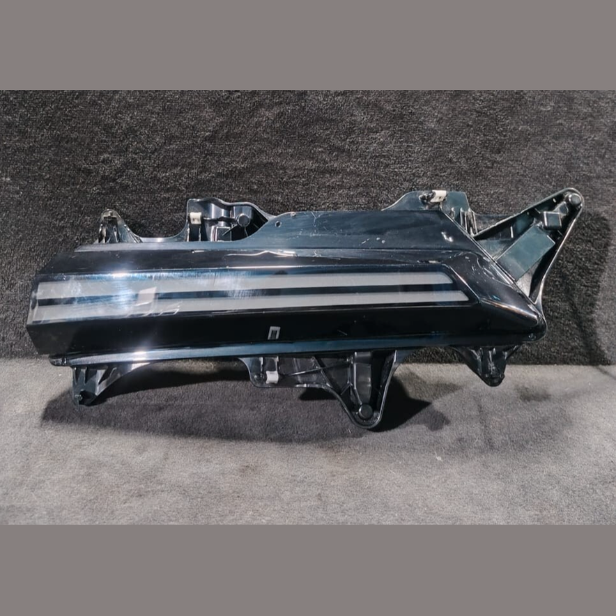 BMW XM OEM  TRUNK  RIGHT SIDE BACK OR TAIL LIGHT LED - 1278.306.0000.00