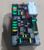 قم بتحميل الصورة إلى عارض الصور، BMW F98 F97 X4 X3 G01  M BODY FUSE BOX CONTROL MODULE OEM  6828074