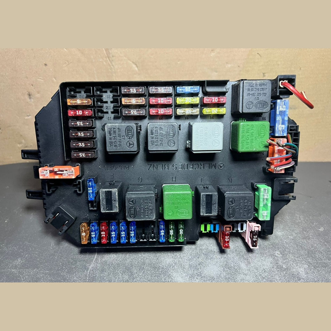 Mercedes W221 S-Class Front Fuse Relay Box SAM Control A221 5404550 \ 2215401001