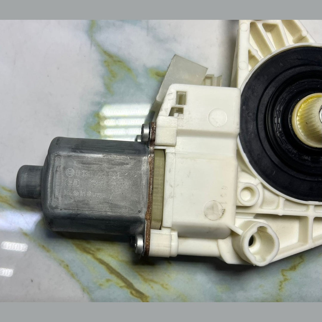 2013-2018 Mercedes-Benz A200 Front Right Window Motor A2469065200 A Class W176
