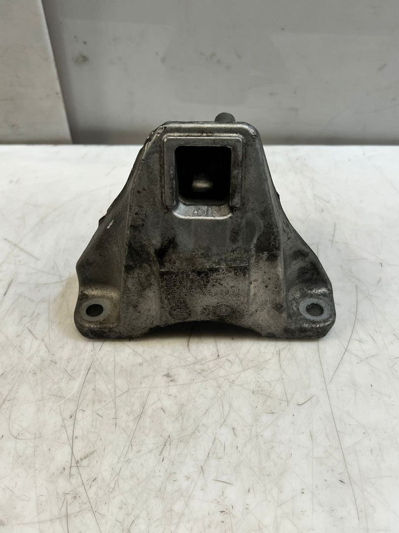 BMW 5 Series F10 F11 525d xDrive Engine Mounting Bracket Right Aluminium 6793004
