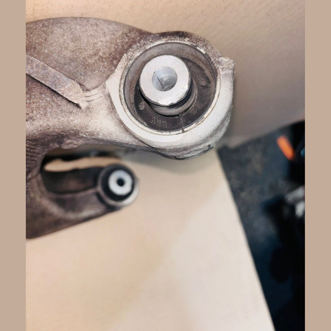 BMW E60 2007  SMG REAR LEFT CONTROL ARM - 6755989