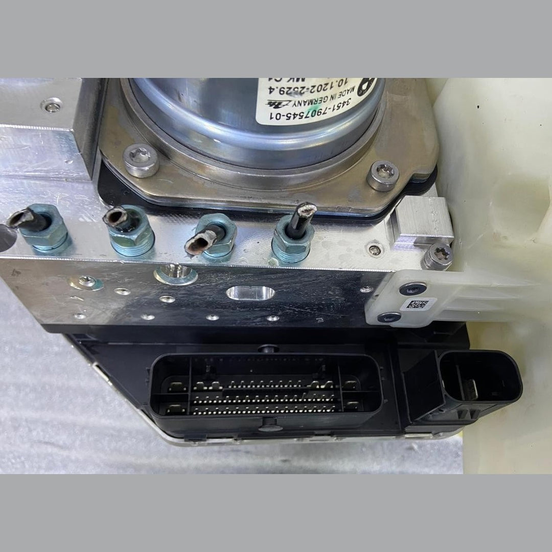 OEM BMW M3 G80M4 G82 G83 ABS Pump Modulator Controller Reservoir 7907545 7907546