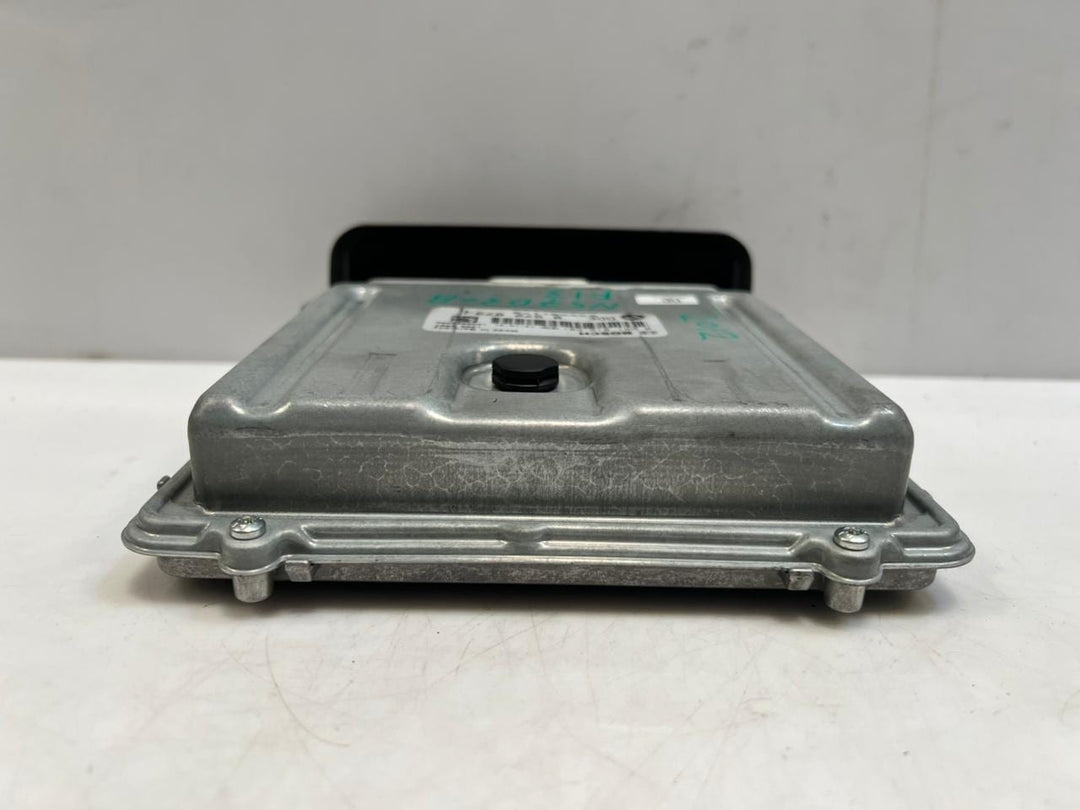 2012 BMW F13 N57D30B Engine Control Unit ECU ONLY DDE 8572873 OEM