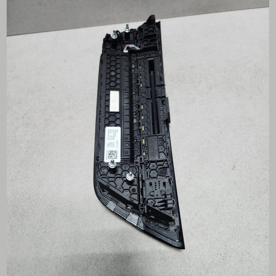 2019-2020 BMW 530e Climate Control And Audio Control Panel 7947859