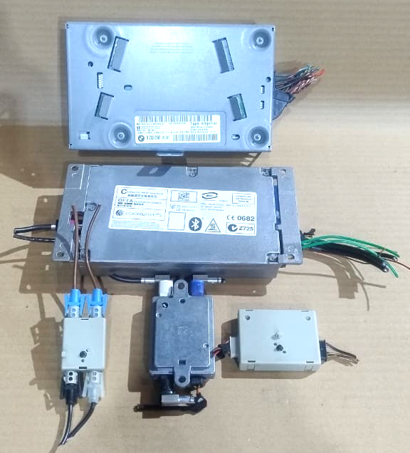 BMW F10  AUDIO AMPLIFIER & BLUETOOTH CTRL ANTENNA MODULES SET 9233592 / 9229740
