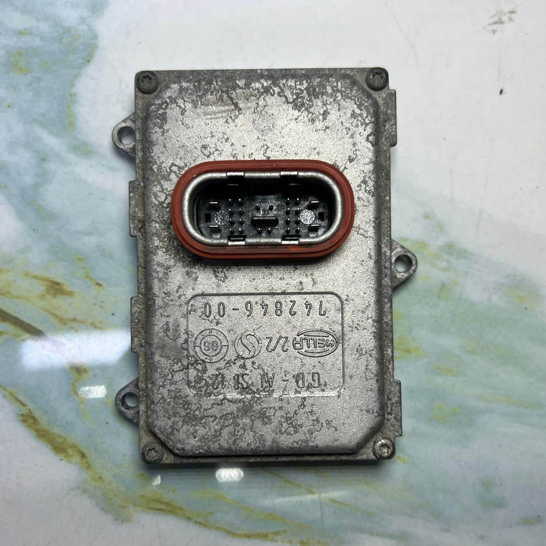 2005-2006 Mercedes Xenon Headlight Ballast Control Module A0028206026 W219 W211