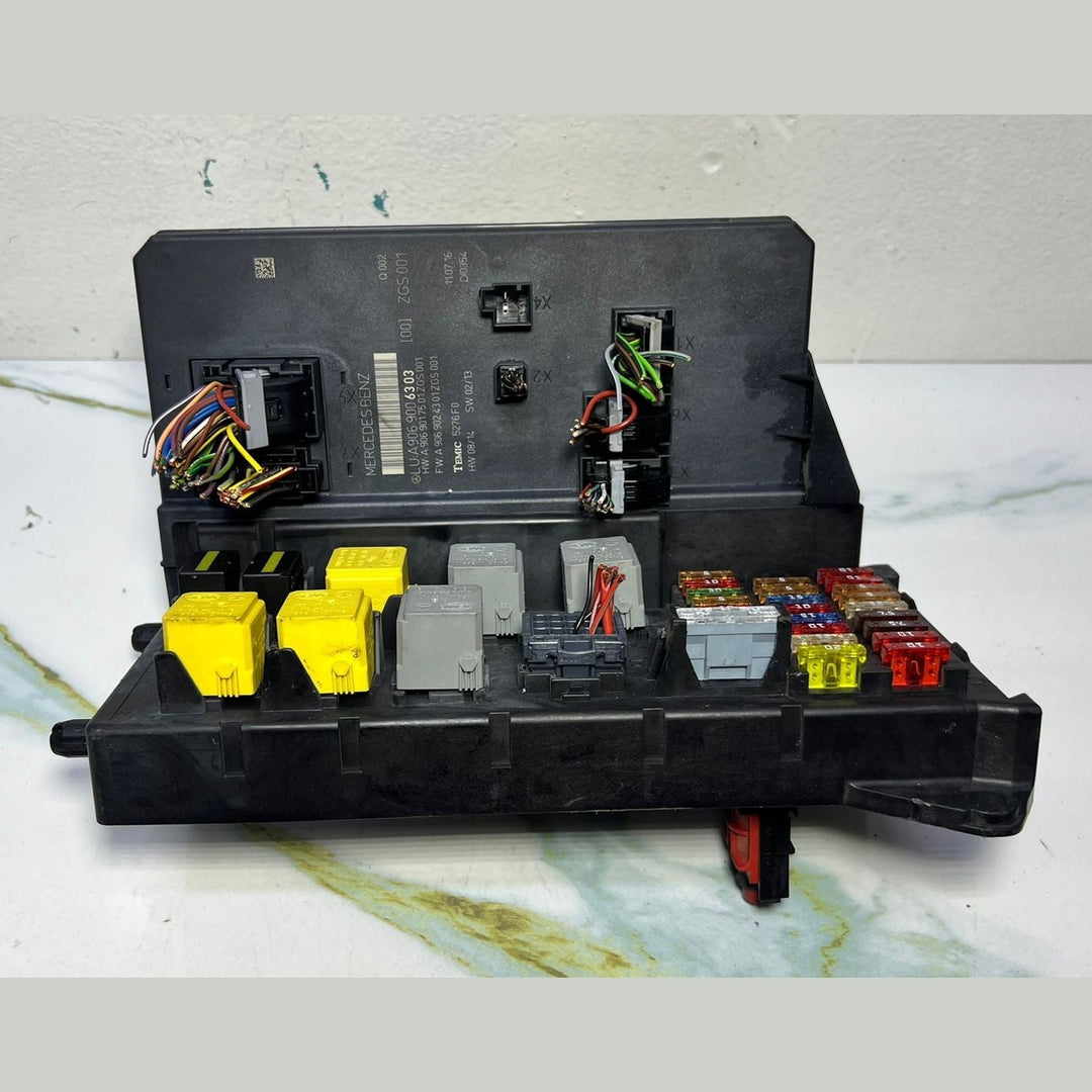 10-18 Mercedes-Benz Sprinter W906 Fuse Box SAM Control A906 9006303 OEM