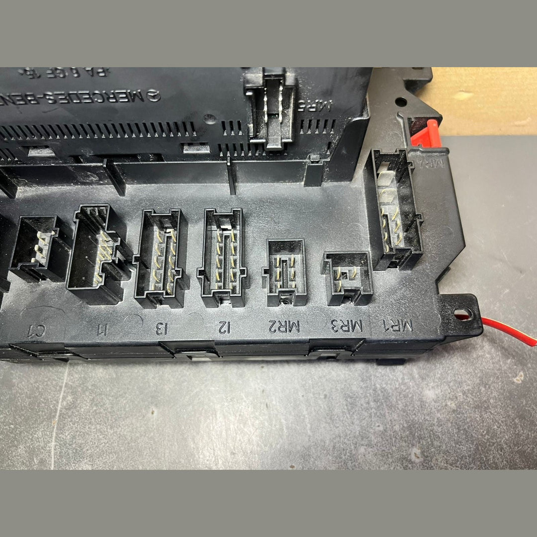 Mercedes W221 S-Class Front Fuse Relay Box SAM Control A221 5404550 \ 2215401001