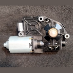 Load image into Gallery viewer, BMW E90/E92 F10 SUNROOF SLIDING/TILTING MOTOR OEM P/N 7193398