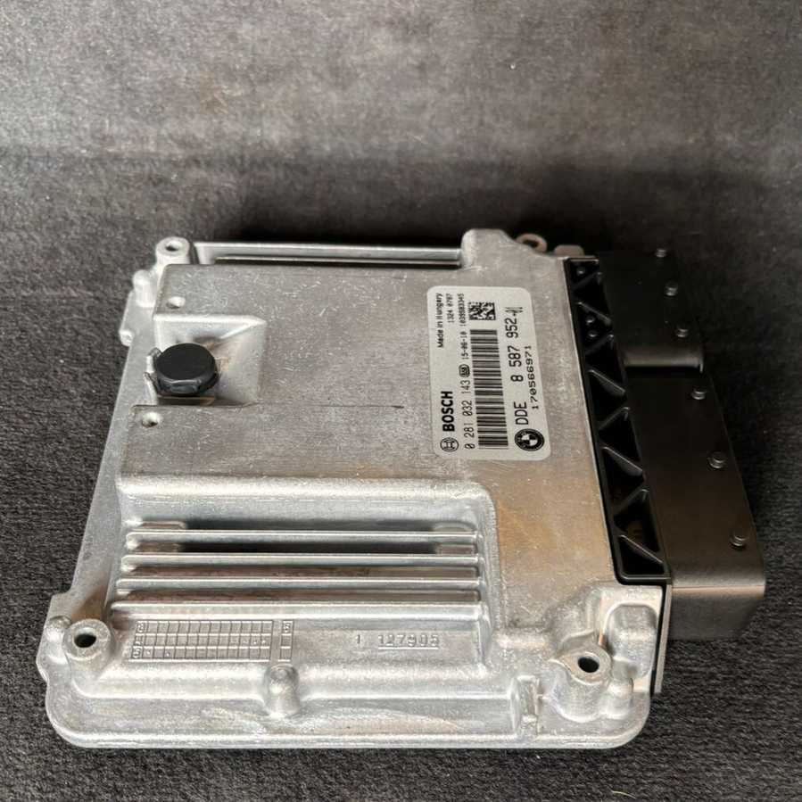 BMW F20 F21 LCI 116d B37 ENGINE CONTROL UNIT SET  DDE ECU  + FEM + Key - 8587952
