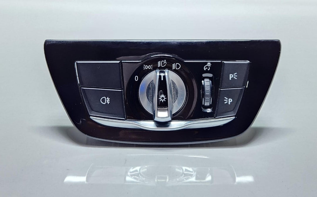 2019 BMW 530i Headlight Control Switch Panel 9472969 5 Series G30 and G31 OEM