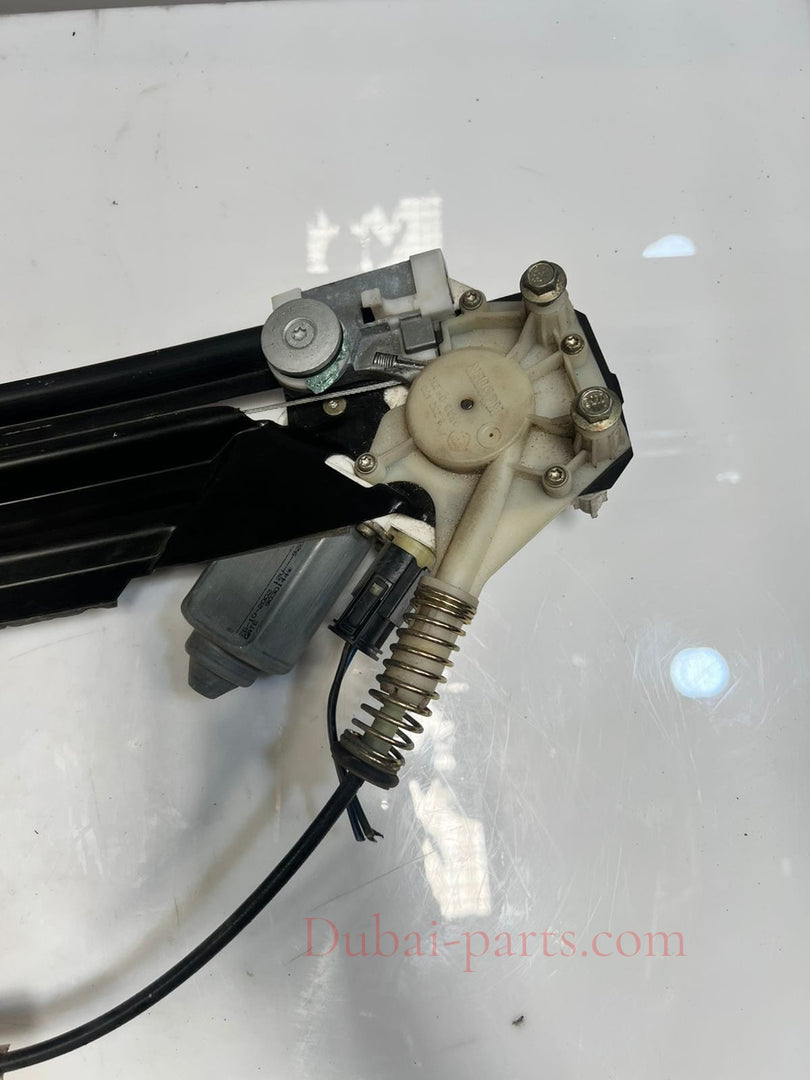 1999-2003 BMW M5 E39 5-Series 525I 528I Rear RIGHT Window Regulator 8252430