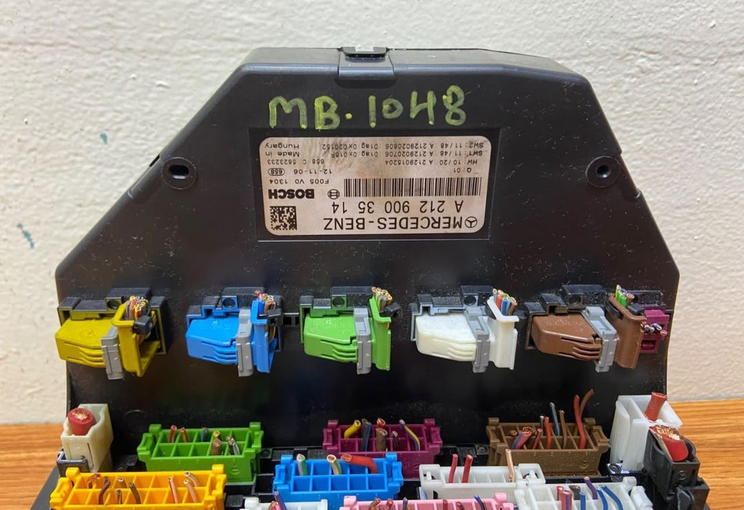 Mercedes-Benz Front SAM Fuse Box Control Module A2129003514  C-Class W204 W212