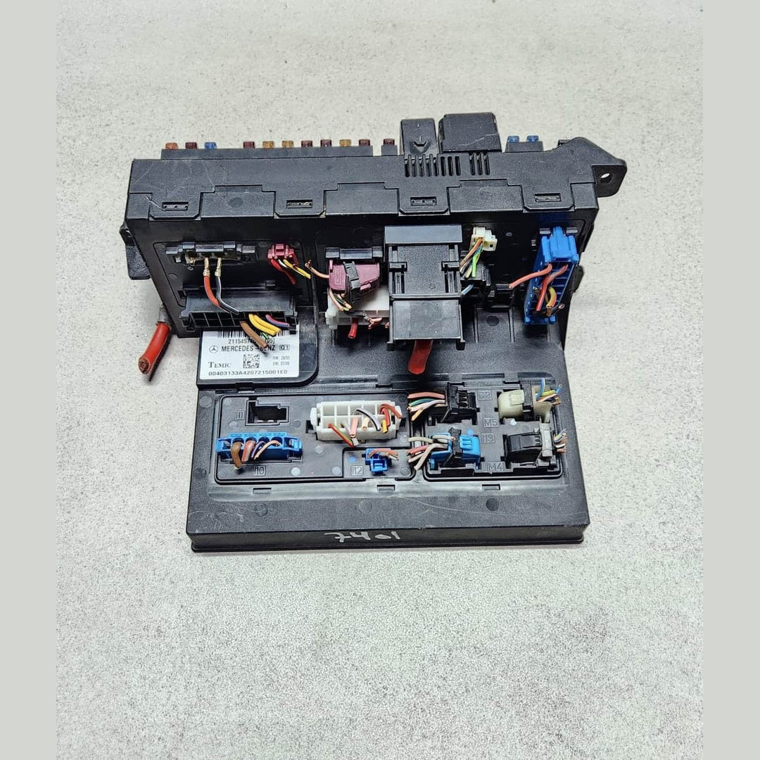 2006-2011 Mercedes-Benz E350 Fuse Relay Box 2115457401 OEM