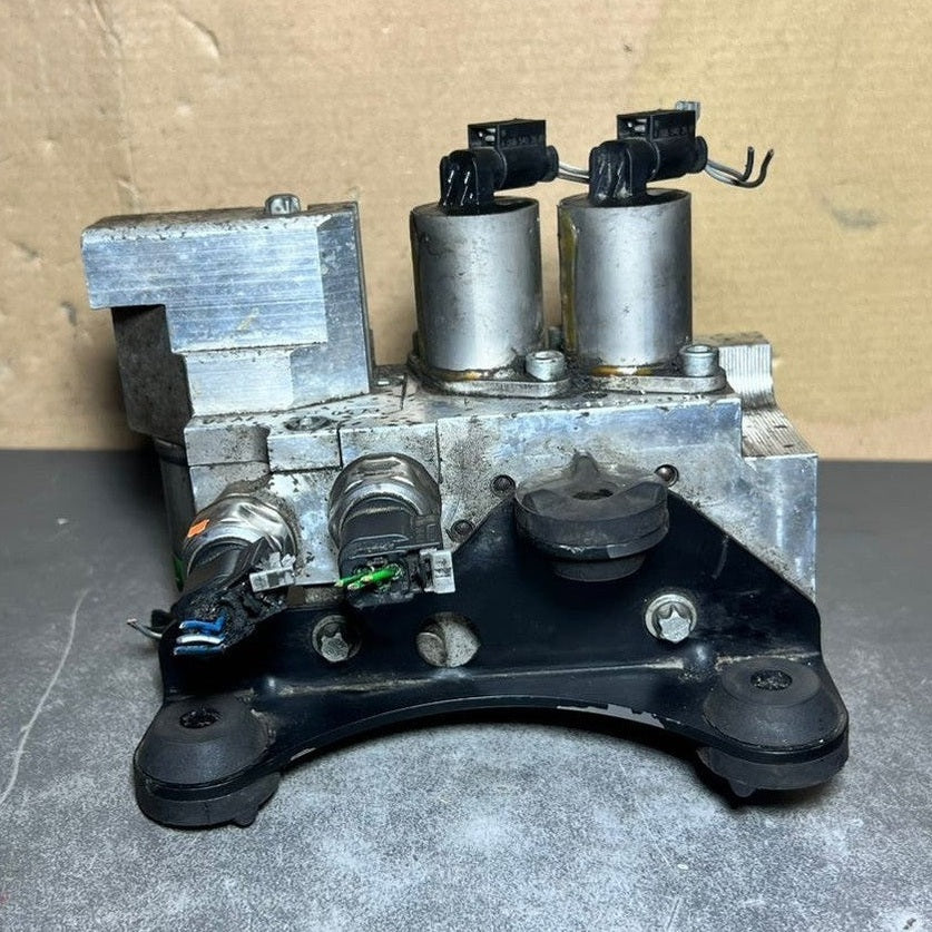 13-16 Mercedes GL450 GL550 Front Hydraulic Suspension Valve A166 3201158 OEM