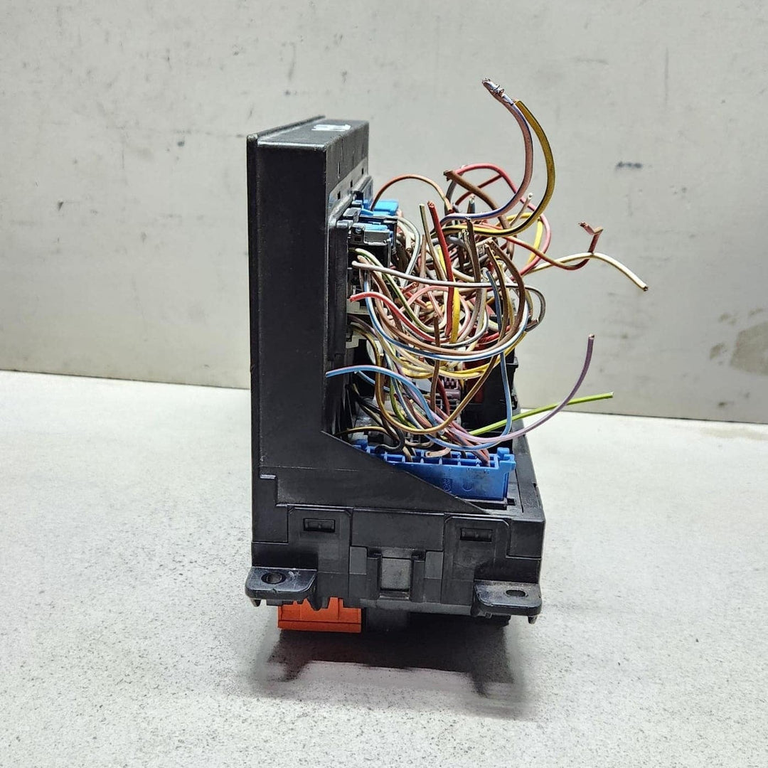 2003-2009 Mercedes-Benz E320 Front Sam Control Unit Fuse Box Module 2115457701