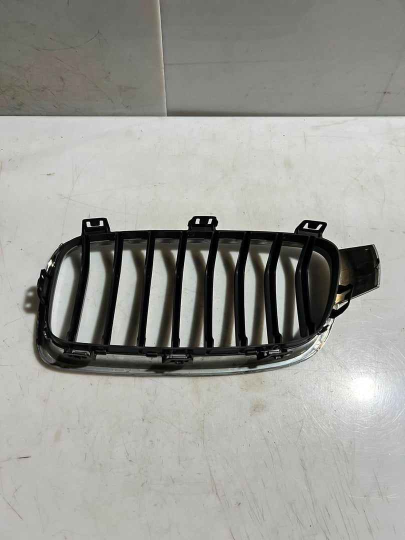 2016-2018 BMW 3 Series F30 F31 F35 F80 330e Front BUMPER Grille 7295442 OEM