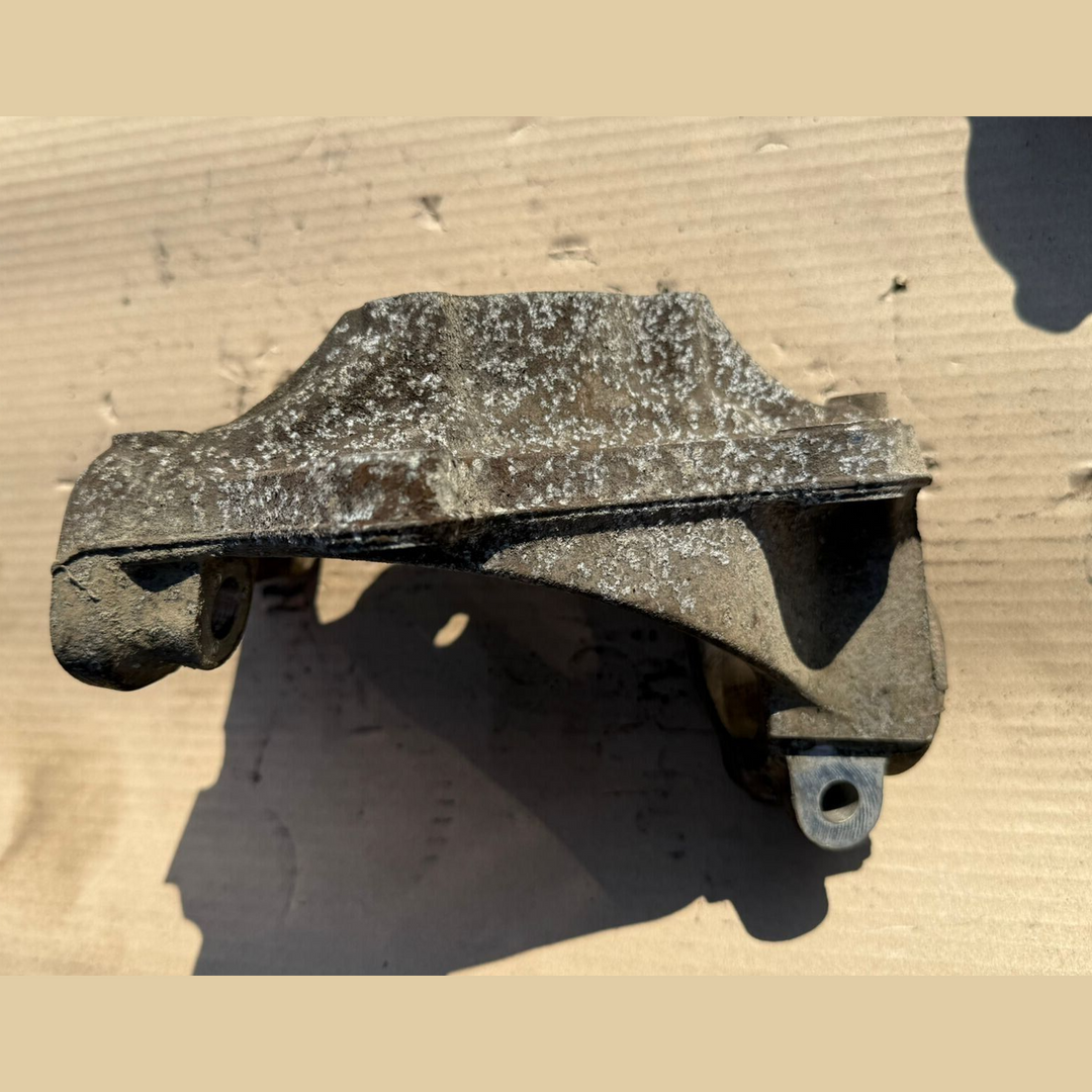 BMW 128 KNUCKLE CARRIER RIGHT FRONT 2009 2010 2011 2012 E82 135 3121 6773210 OEM