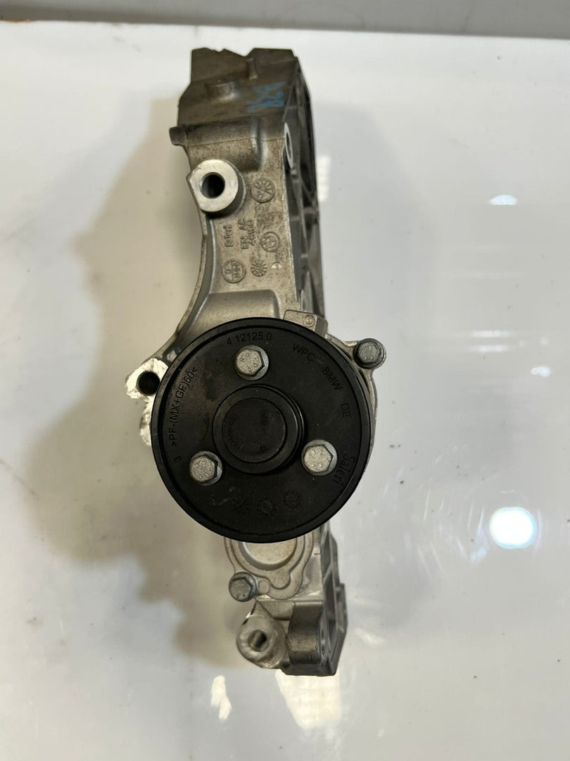 BMW F20 F21 F22 F23 F30 F31 Coolant WATR Pump With Carrier BRACKET 7644804 OEM