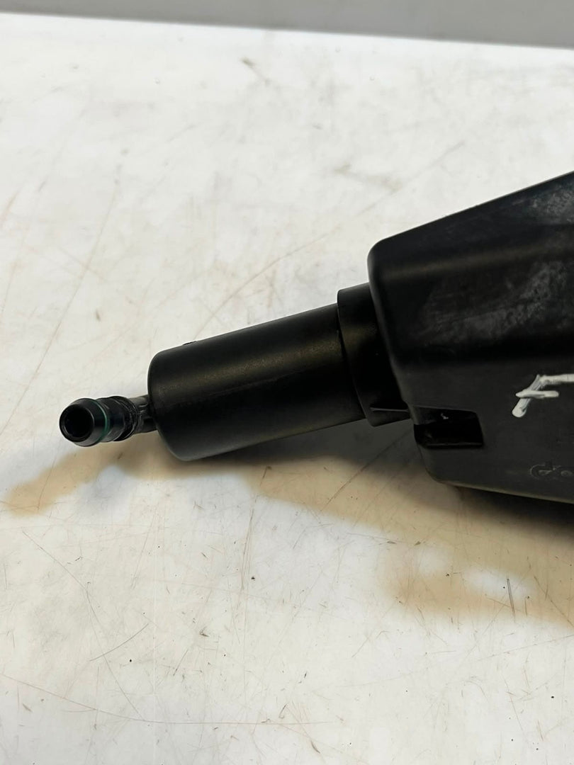 2006-2013 BMW X5 E70 and X6 E71 Headlight Washer JET Nozzle FRONT 7173852 OEM