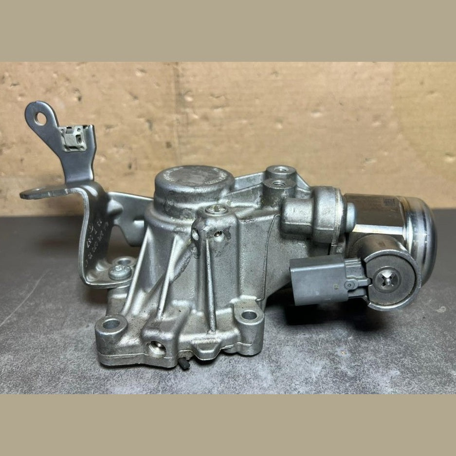 12-18 Mercedes W212 C300 M276 High Pressure Fuel Pump W/Housing A276 0700601 OEM
