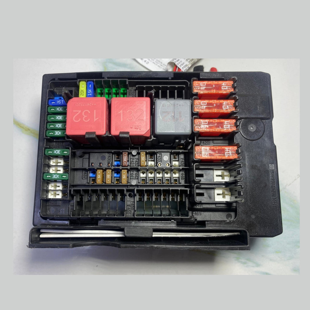 21-24 Mercedes W206 C250 C-Class Fuse Junction Block Relay Box A223 9061502 OEM