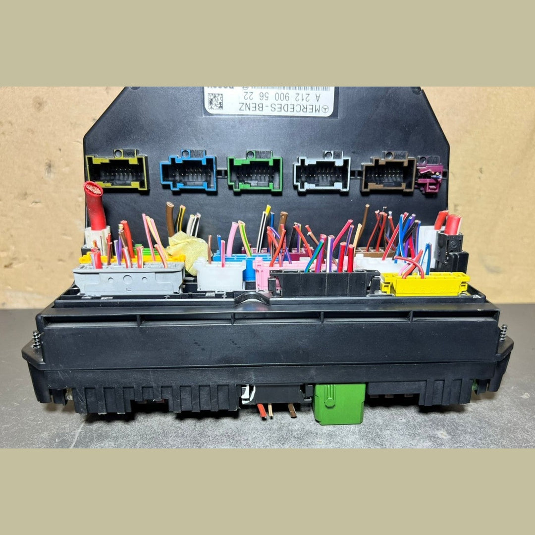 10-16 Mercedes-Benz W212 W204 Front SAM Module Relay Fuse Box A2129005622 OEM