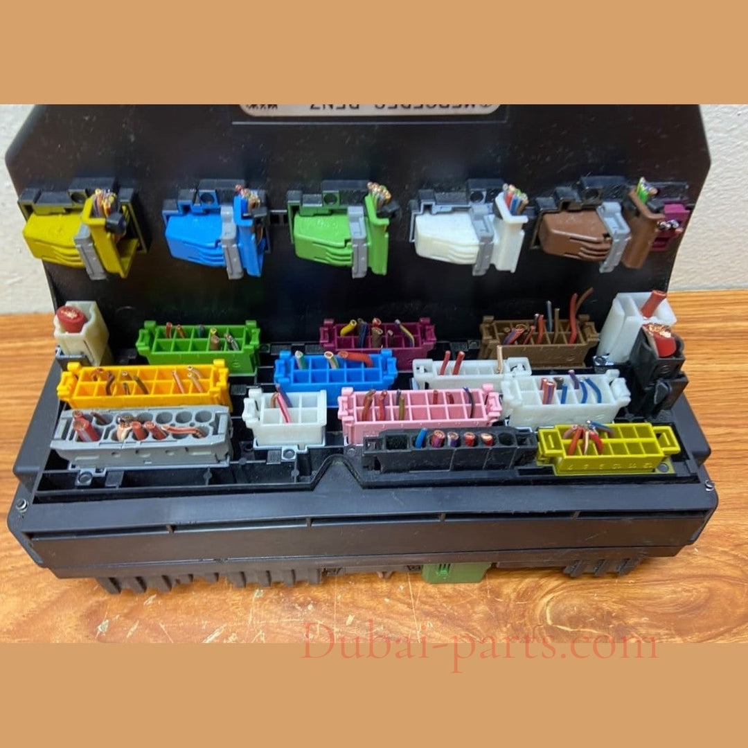 Mercedes-Benz Front SAM Fuse Box Control Module A2129003514  C-Class W204 W212
