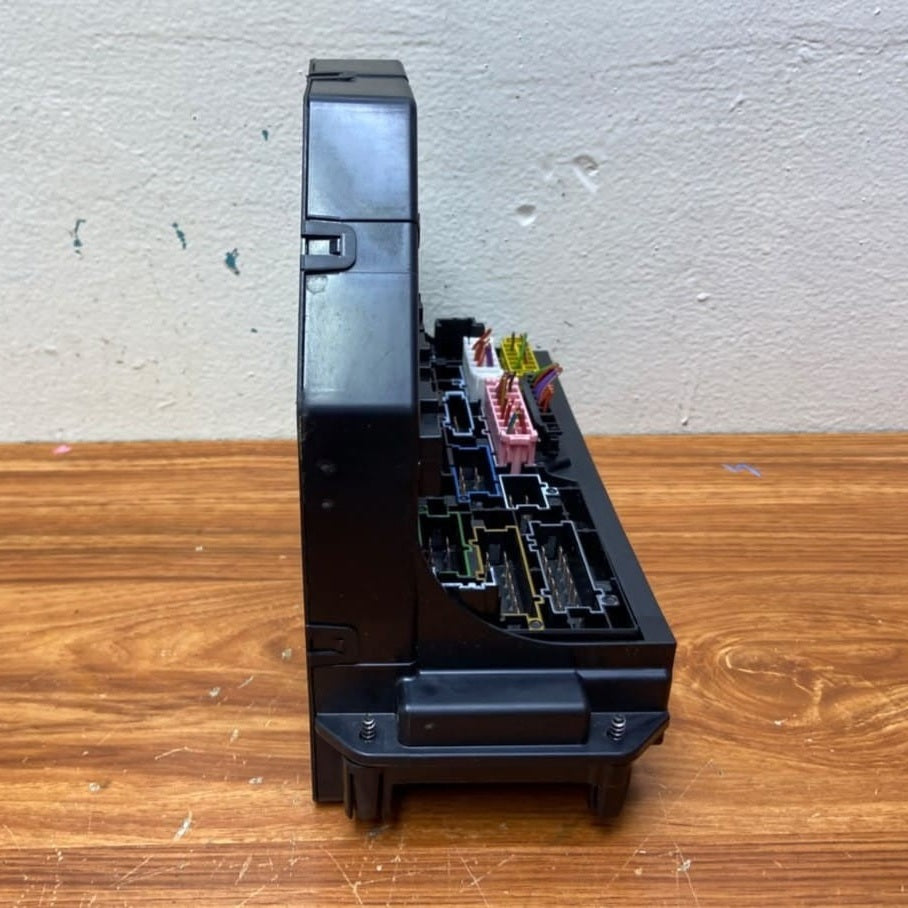 Mercedes-Benz Sam Control Module Front Integrated Fuse A2129004225 E-Class W212