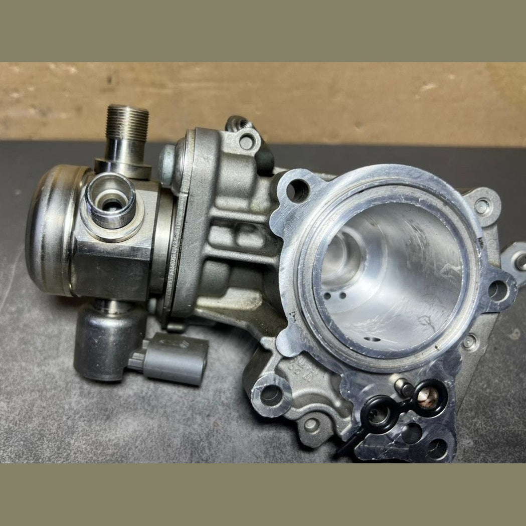 12-18 Mercedes W212 C300 M276 High Pressure Fuel Pump W/Housing A276 0700601 OEM