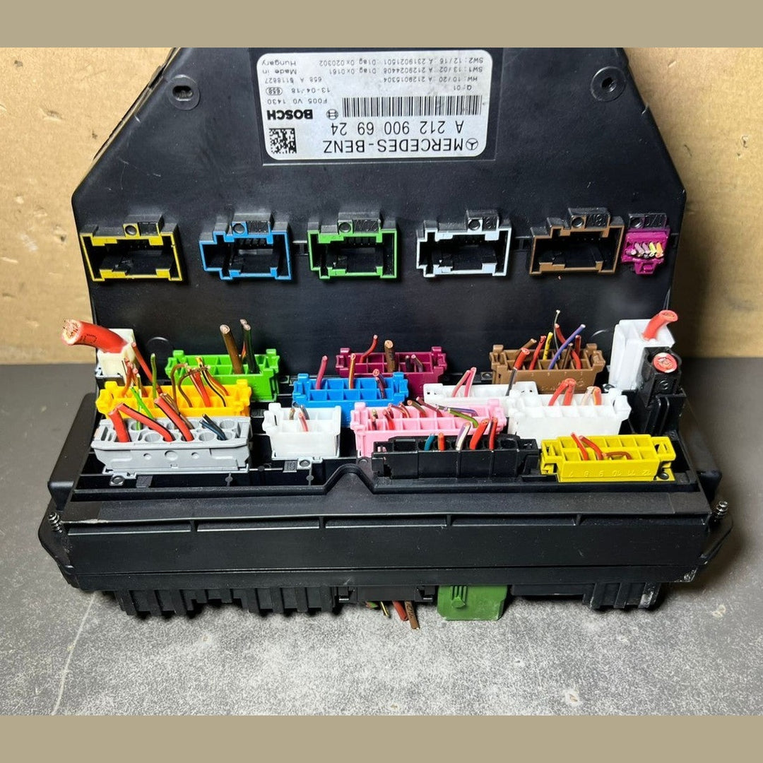 10-16 Mercedes-Benz W212 W204 Front SAM Module Relay Fuse Box A212 9006924 OEM