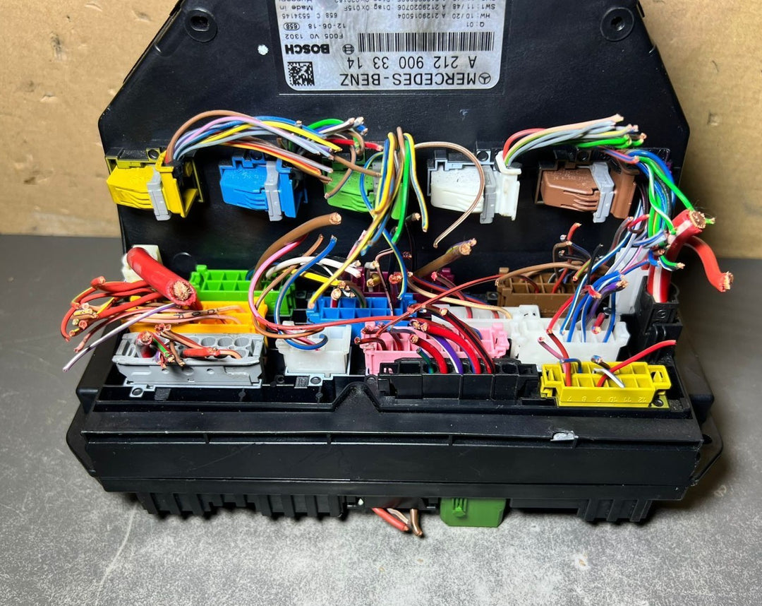 10-16 Mercedes-Benz W212 W204 Front SAM Module Relay Fuse Box A212 9003314 OEM