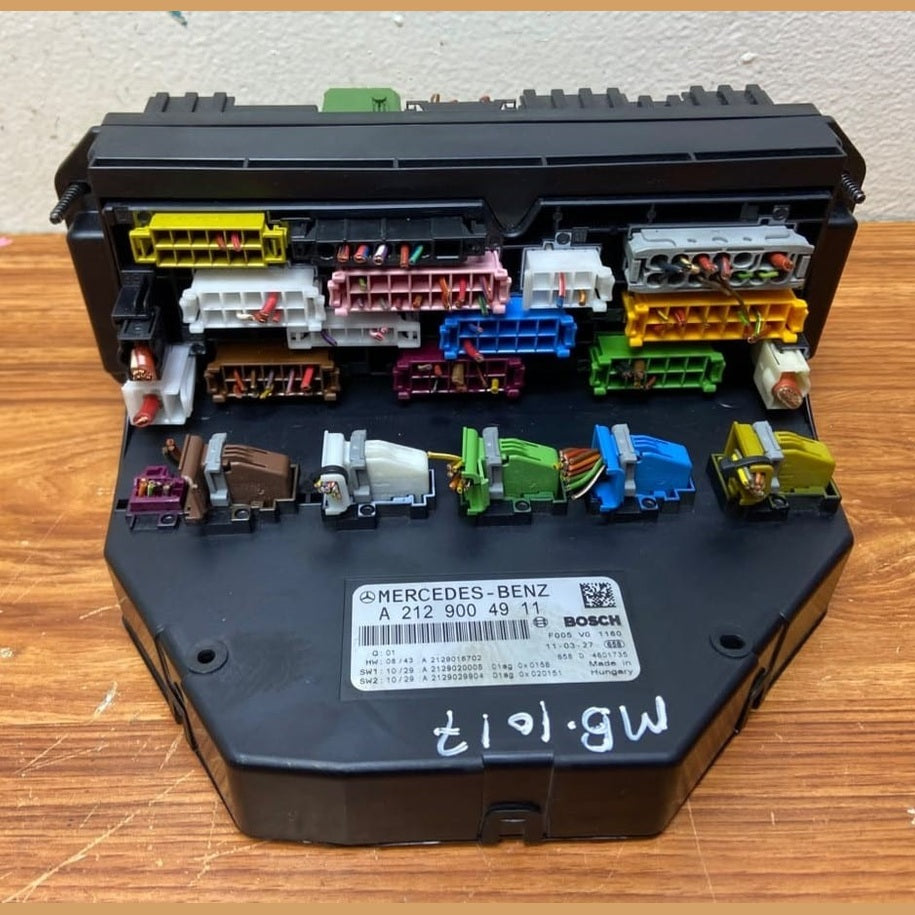 2012-16 Mercedes E200 Front SAM Fuse Box Control Module A2129004911 E-Class W212