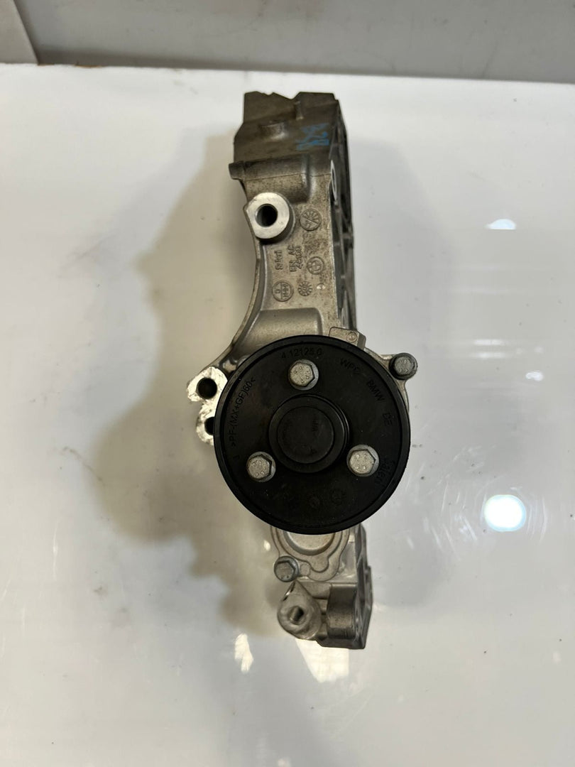 BMW F20 F21 F22 F23 F30 F31 Coolant WATR Pump With Carrier BRACKET 7644804 OEM