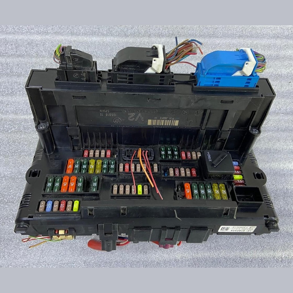 OEM BMW F10 F11 F12 Front Power Distribution Fuse Relay Box 9252815-01