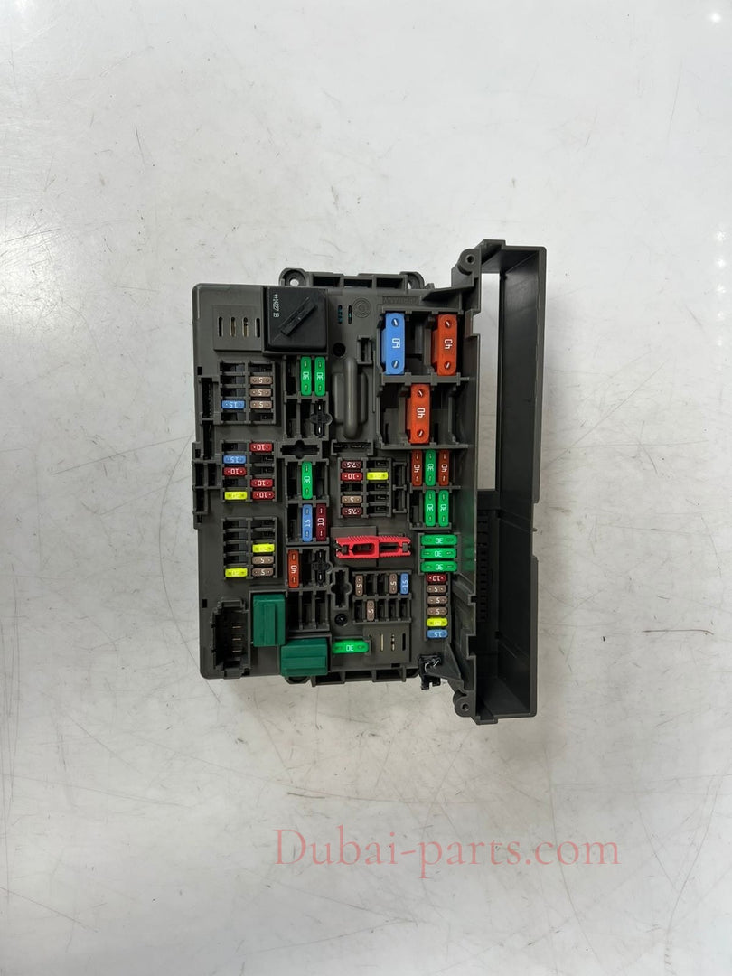 2007-2013 BMW 328i E90 E91 E92 E84 Front Power Distribution Fuse Box 9119444 OEM