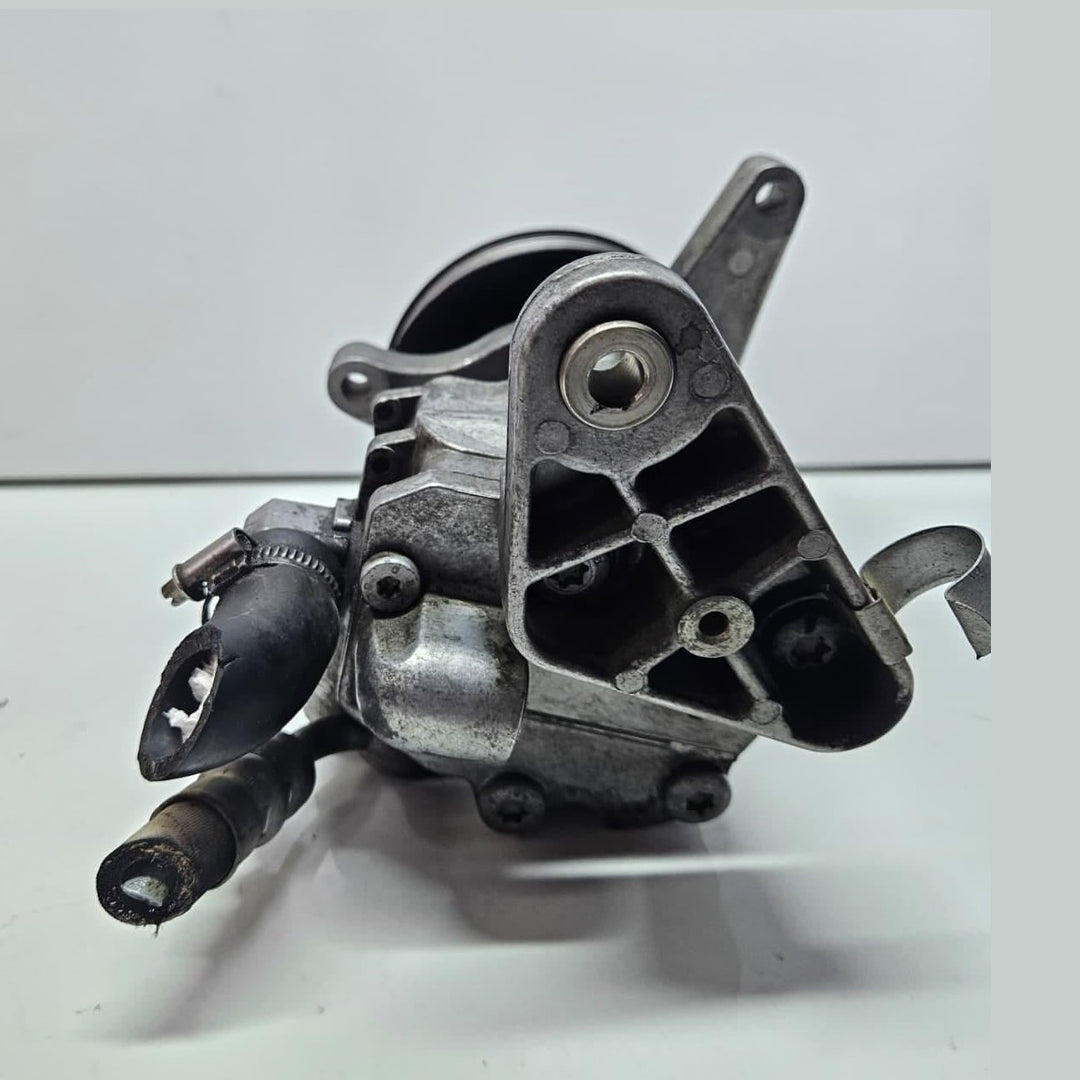 6796462-2006-2013 BMW X5 E70 3.0L N57 Diesel Power Steering Pump OEM