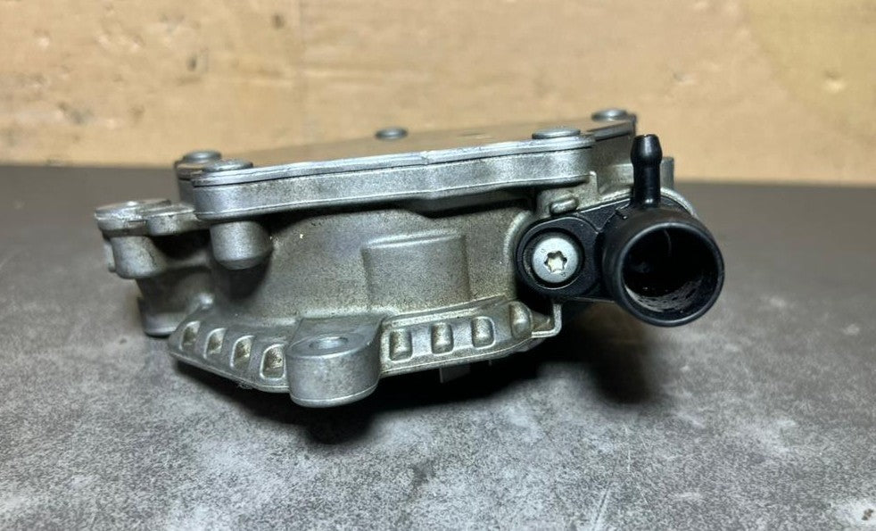 14-18 Mercedes W246 CLA B-Class OM270 Cylinder Head Vacuum Pump A270 1800901 OEM