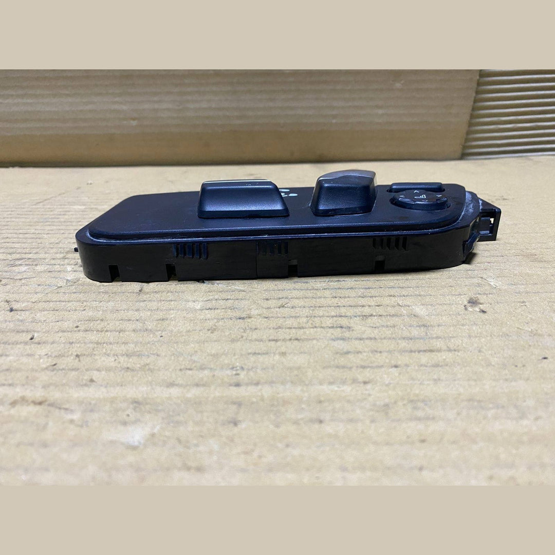 2017-2023 BMW 530i Seat Adjustment Control Switch 9384917 530i, 530E, and 540i 
