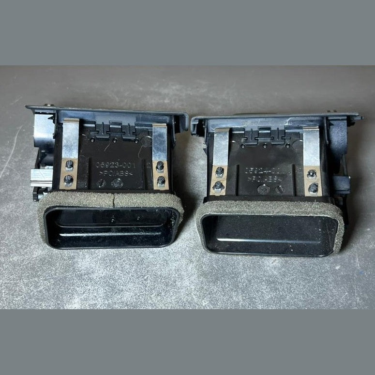 08-10 Mercedes W204 Class Front Dashboard Left  Right Heater A/C Air Vent