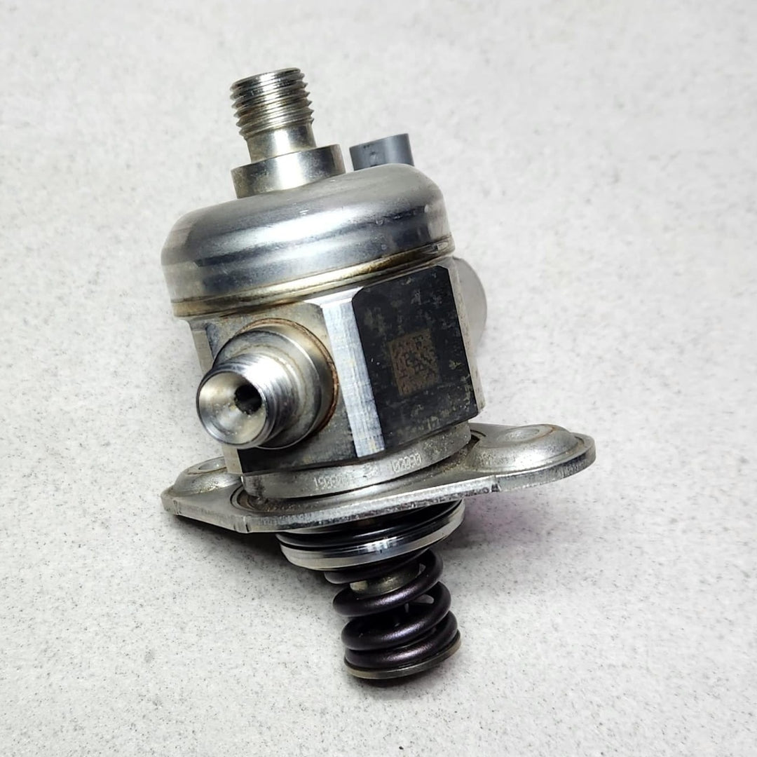 7847204 BMW M3 High Pressure Fuel Pump 7847204 2015-2021 F80 M3 F82 F83 M4 OEM