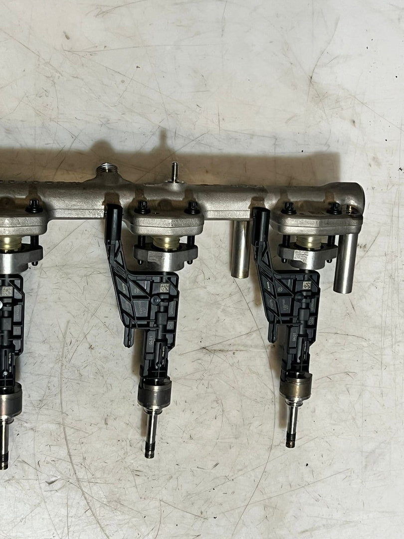 2019-2022 BMW X3 3 Series G20 G21 High Pressure Fuel Injection Rail 8665633 OEM