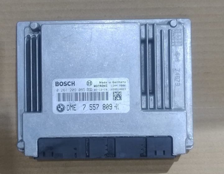 BMW 1 E81 E87  ENGINE CONTROL UNIT MODULE ECU  ONLY BOSCH - 7557809