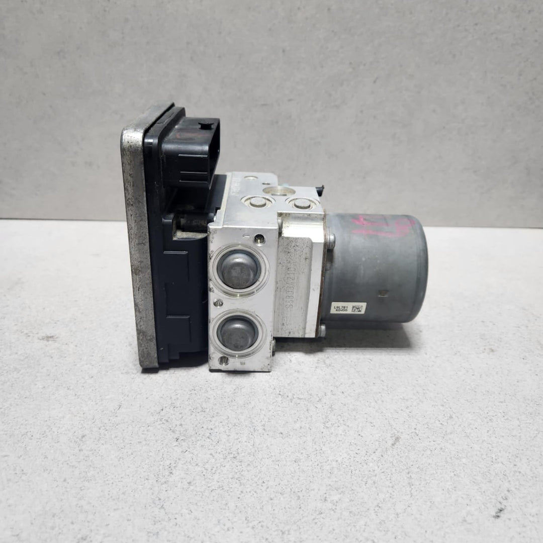 2017-2020 BMW 540i Abs Pump Control Module Unit 6893768 530i  M550i and X3 G01
